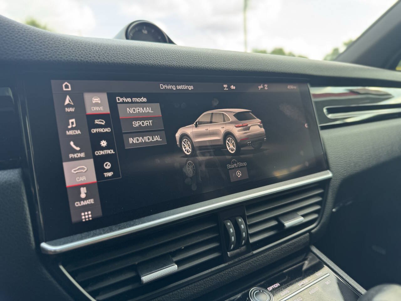 Used 2020 Porsche Cayenne AWD/4WD image 21