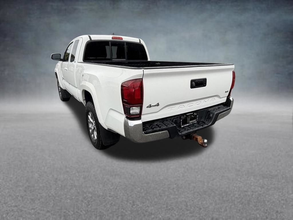 Used 2018 Toyota Tacoma SR5 AWD/4WD image 3