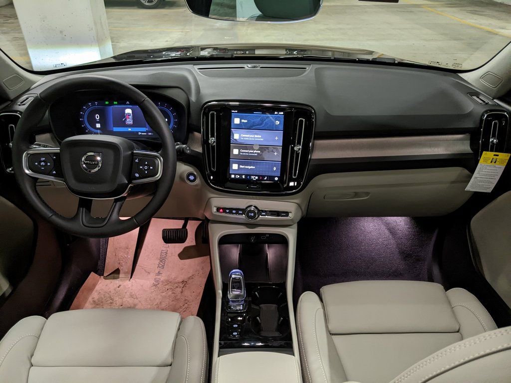New 2025 Volvo XC40 B5 Plus w/ Protection Package Premier image 12