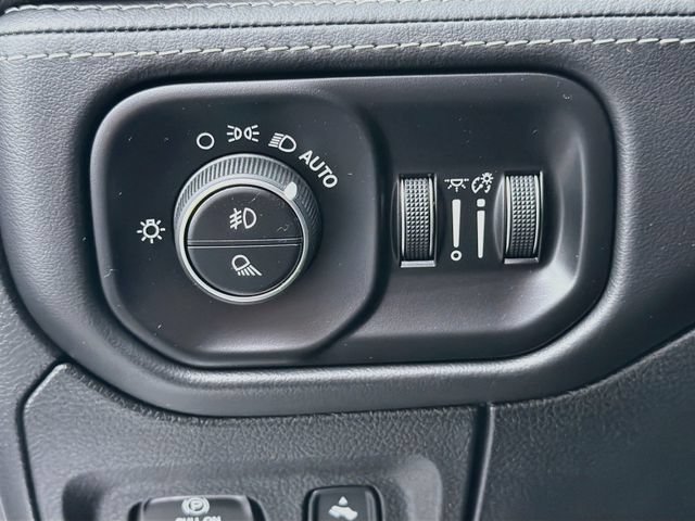Used 2025 RAM 1500 Limited AWD/4WD image 11
