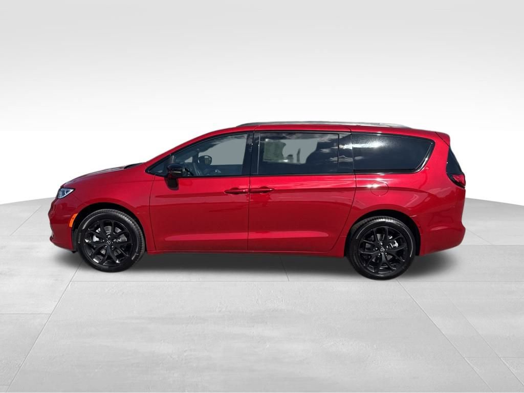 New 2026 Chrysler Pacifica Limited w/ Uconnect Theater Family Group image 2