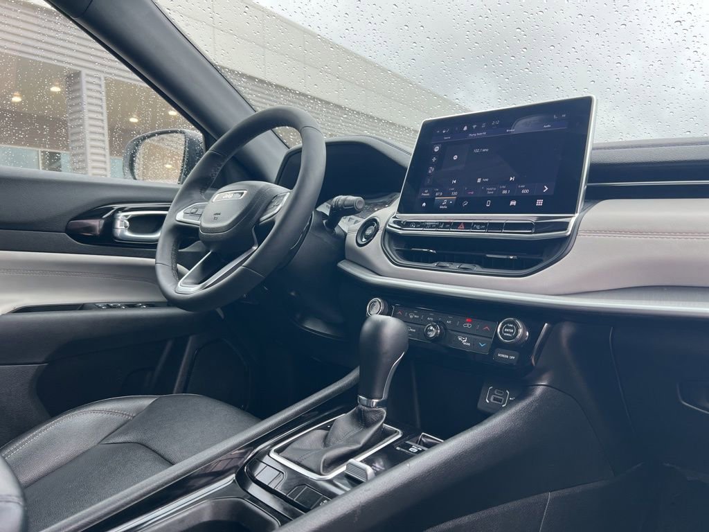 Used 2025 Jeep Compass Limited image 2