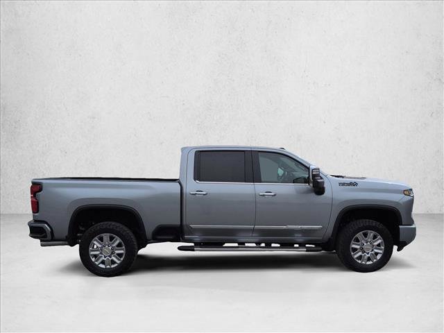 Used 2026 Chevrolet Silverado 2500 High Country w/ High Country Premium Package AWD/4WD image 9