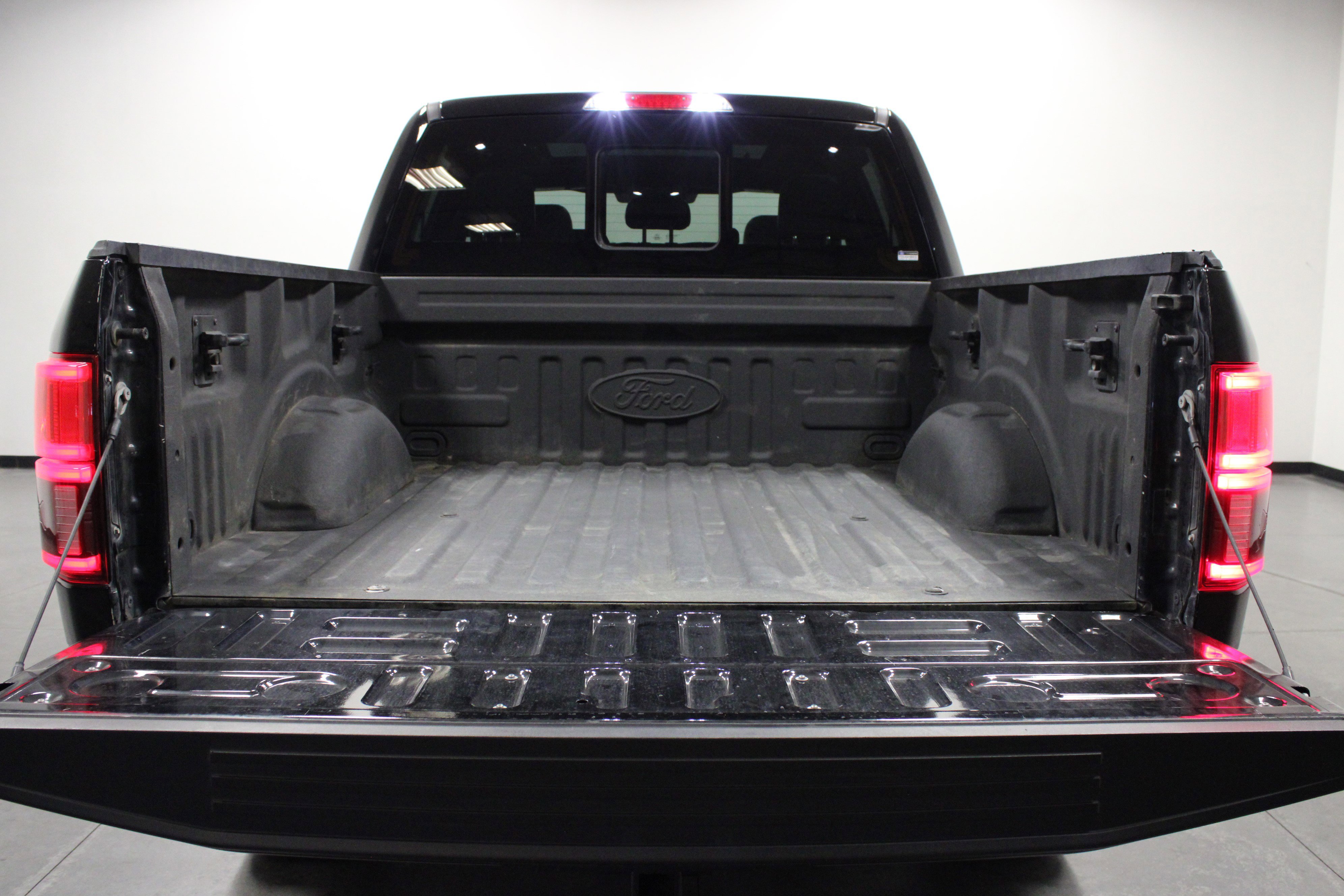 Used 2018 Ford F150 Lariat w/ Equipment Group 502A Luxury image 14