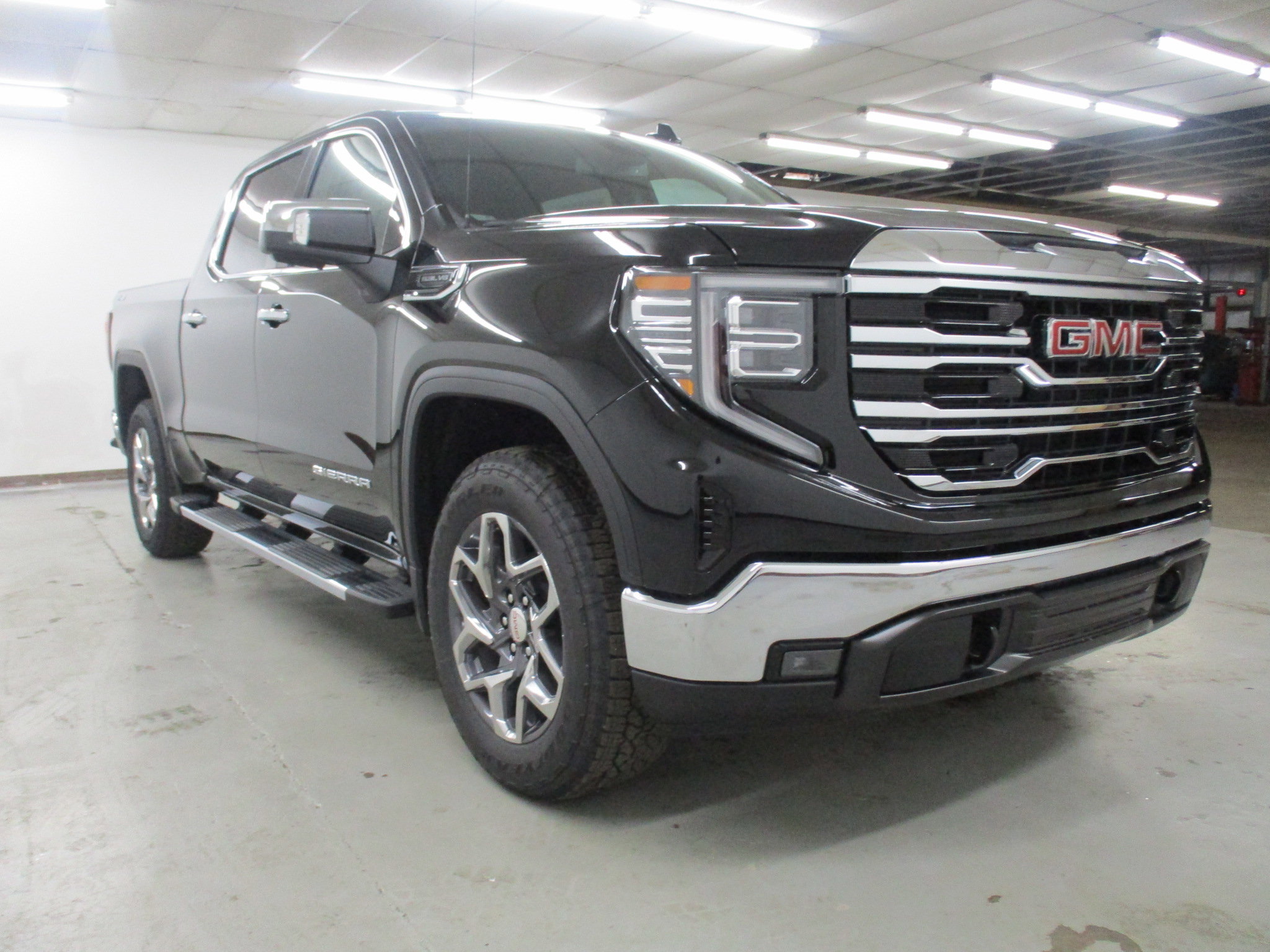 New 2026 GMC Sierra 1500 SLT w/ SLT Premium Package image 3