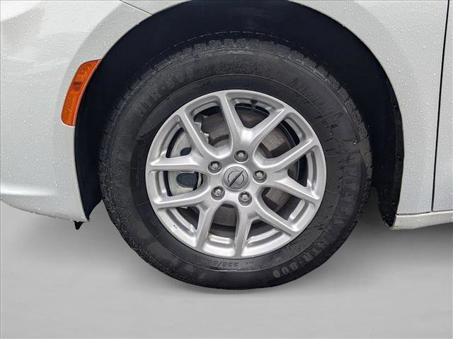 Used 2024 Chrysler Pacifica Touring-L image 25