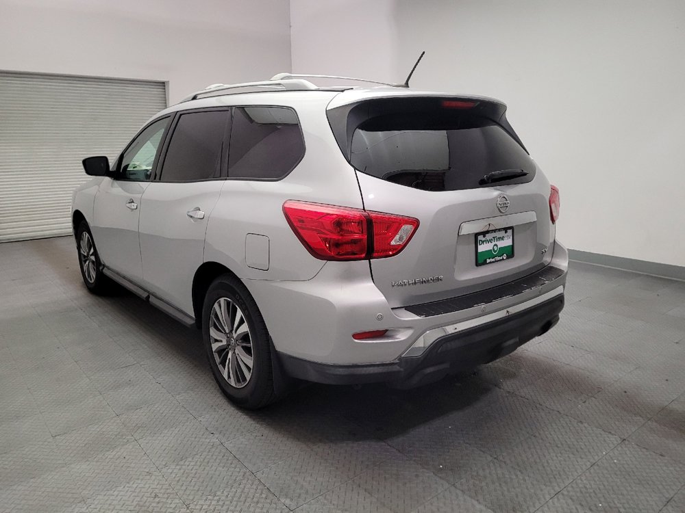 Used 2018 Nissan Pathfinder SV FWD image 5
