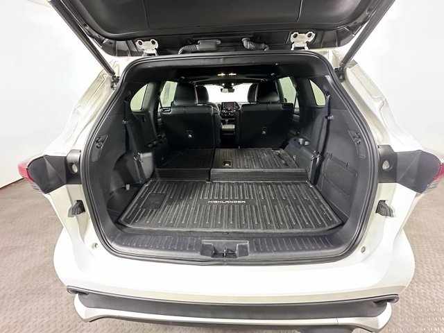 Used 2021 Toyota Highlander XSE image 16