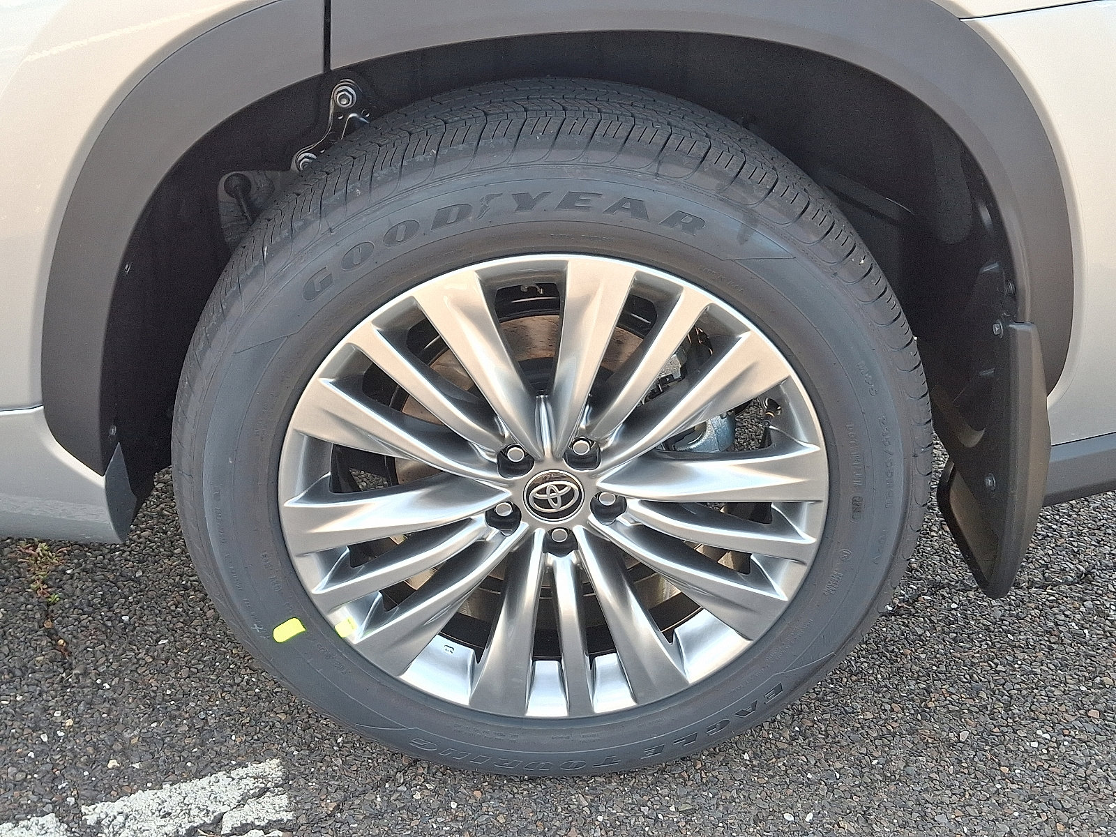 New 2025 Toyota Highlander Platinum image 7