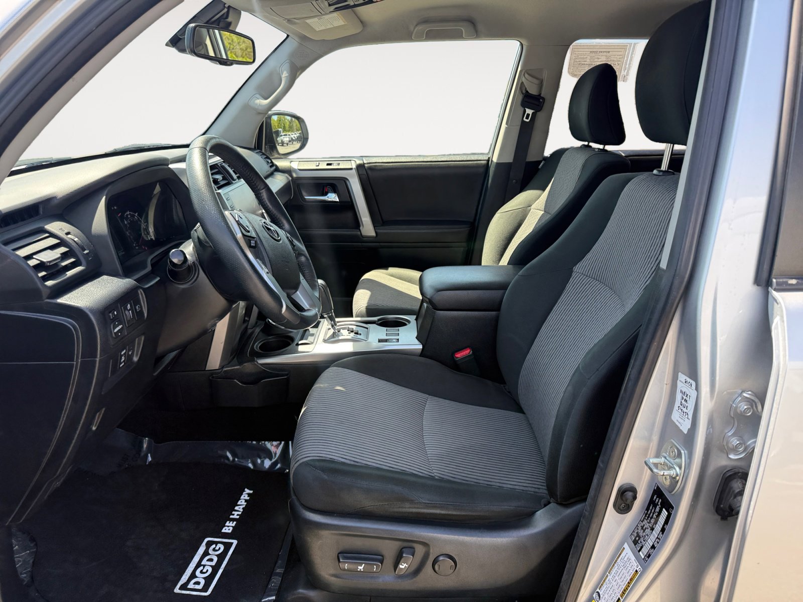 Used 2022 Toyota 4Runner SR5 AWD/4WD image 10