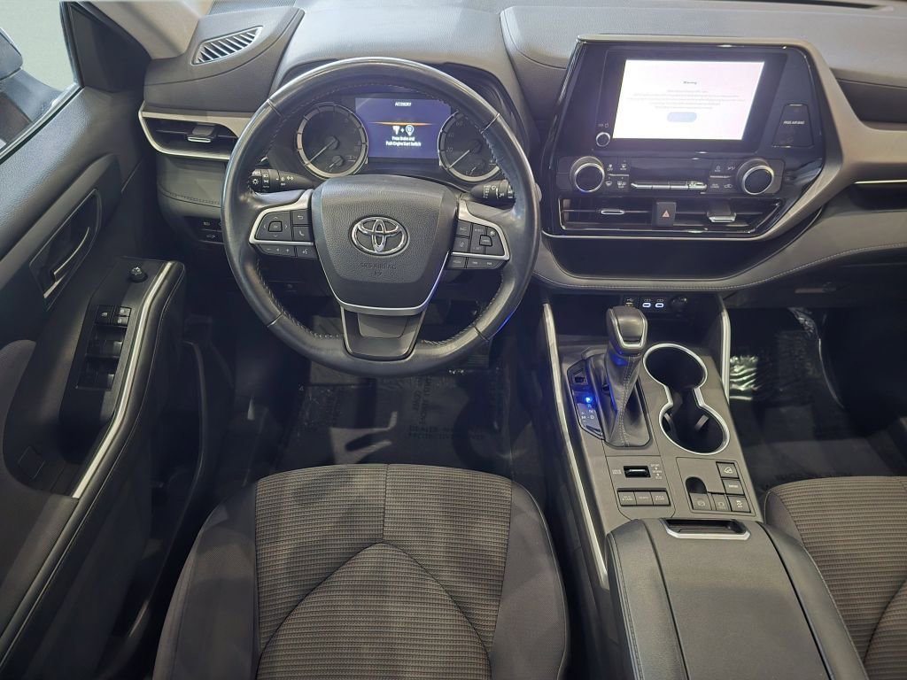 Used 2023 Toyota Highlander LE image 26