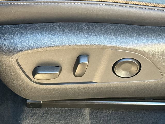 Used 2025 GMC Acadia AT4 w/ Luxury Package image 41