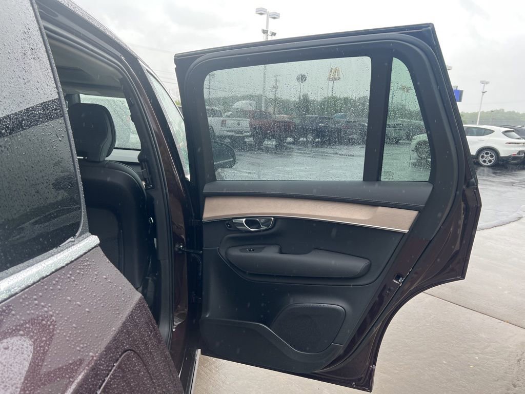 New 2026 Volvo XC90 B6 Plus w/ Protection Package Premier image 35