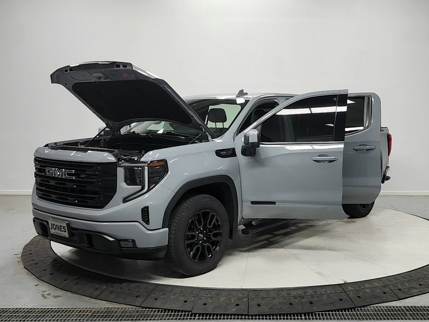 Used 2024 GMC Sierra 1500 Elevation w/ Preferred Package AWD/4WD image 11