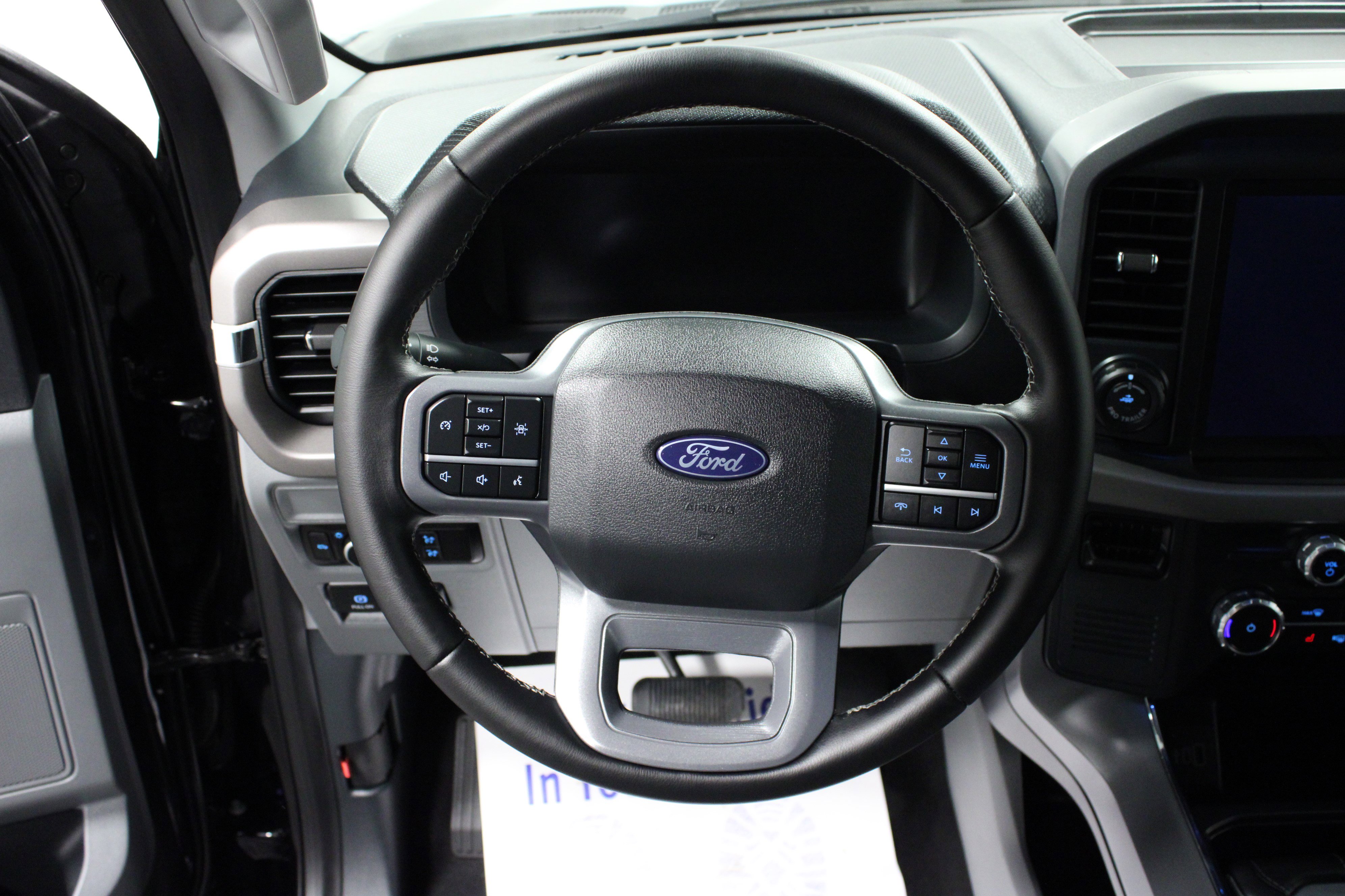 Used 2025 Ford F150 Lightning XLT AWD/4WD image 17