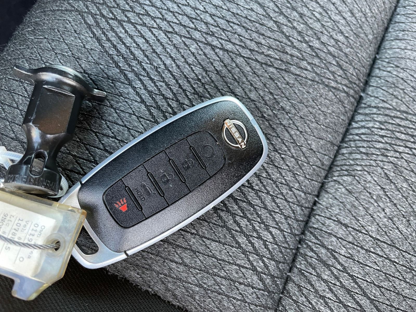 Used 2025 Nissan Rogue SV image 27