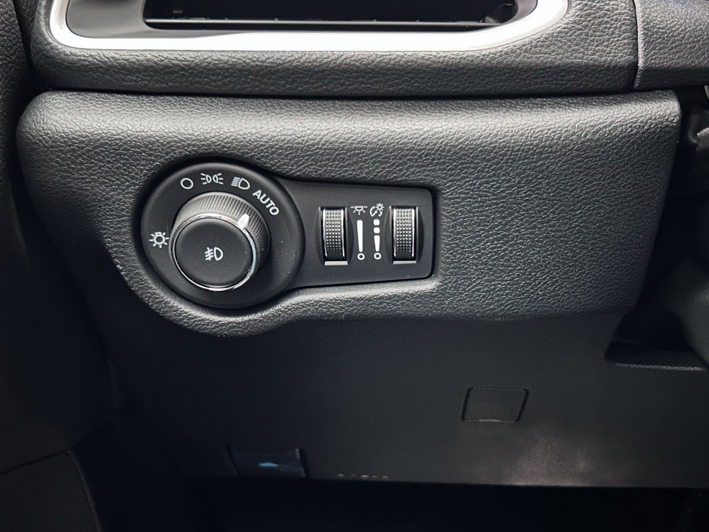 New 2026 Chrysler Pacifica Select AWD/4WD image 28