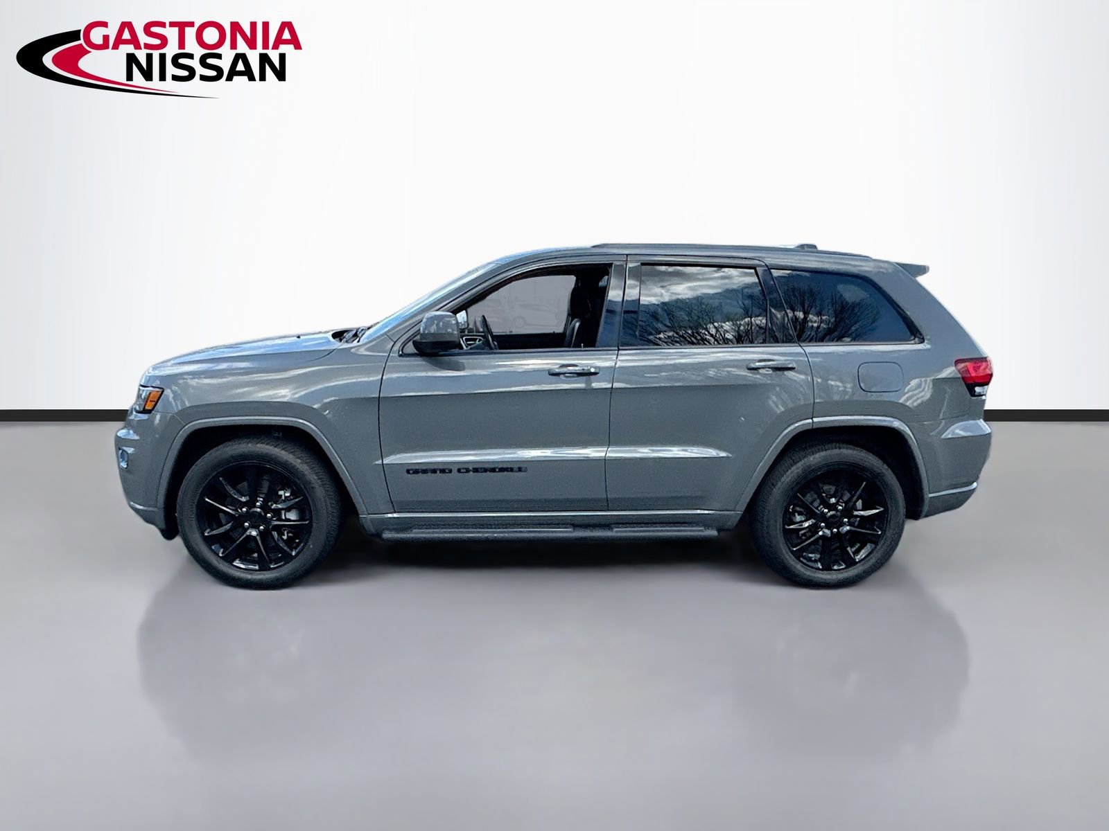 Used 2021 Jeep Grand Cherokee Laredo X image 5