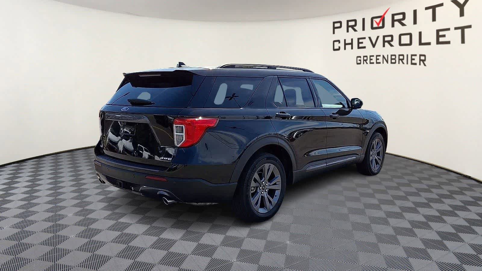 Used 2022 Ford Explorer XLT w/ Equipment Group 202A AWD/4WD image 8