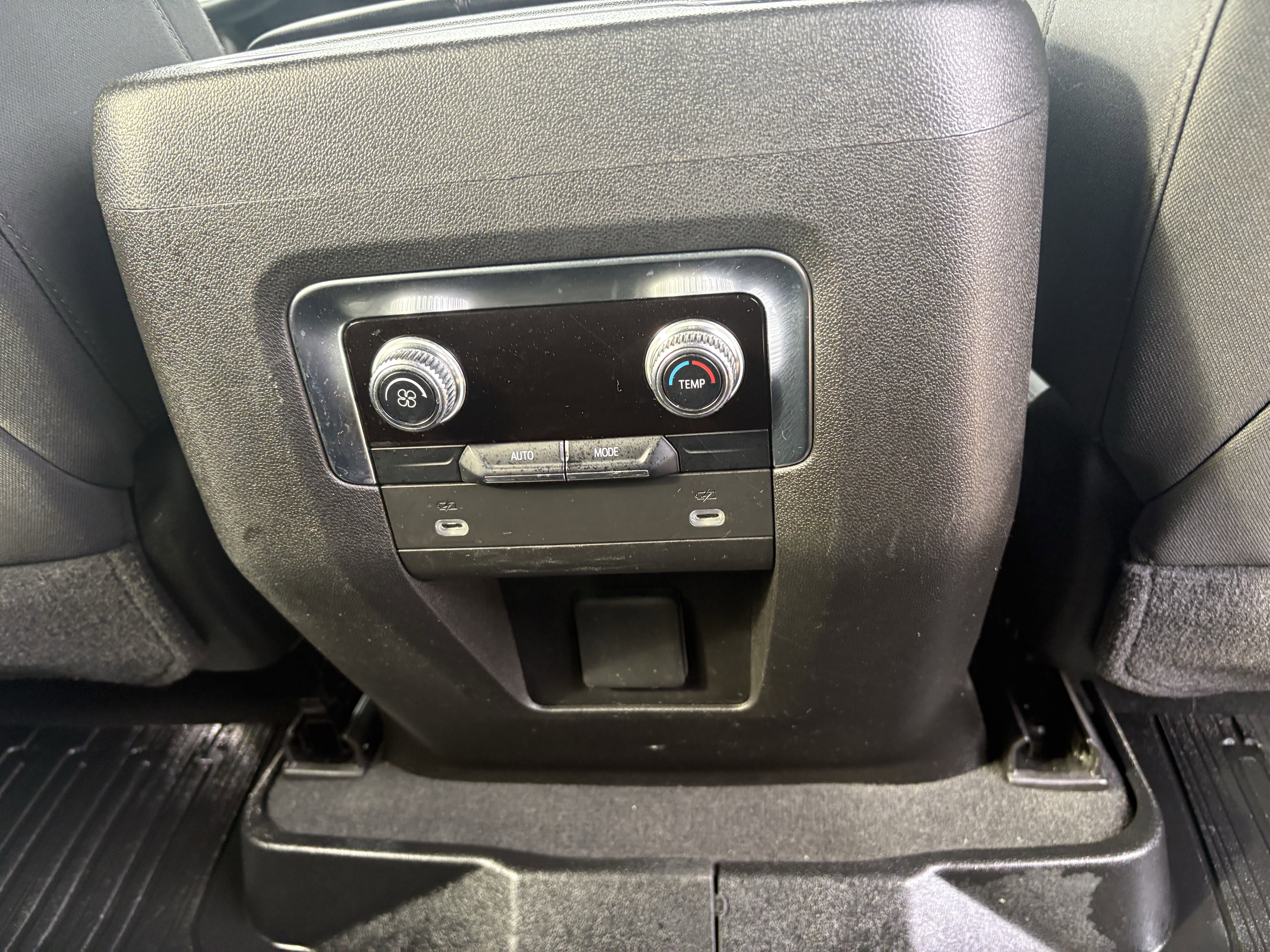 Used 2021 GMC Yukon XL SLE image 9