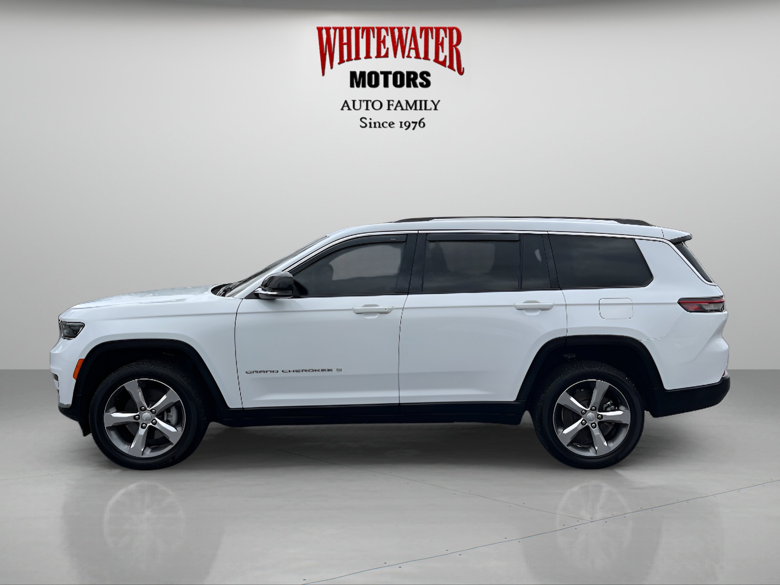Used 2022 Jeep Grand Cherokee L Limited AWD/4WD image 2