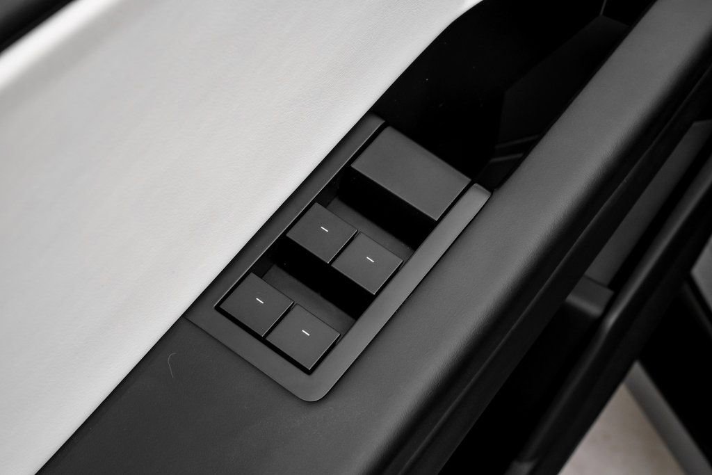 Used 2024 Tesla Cybertruck AWD Crew Cab image 43