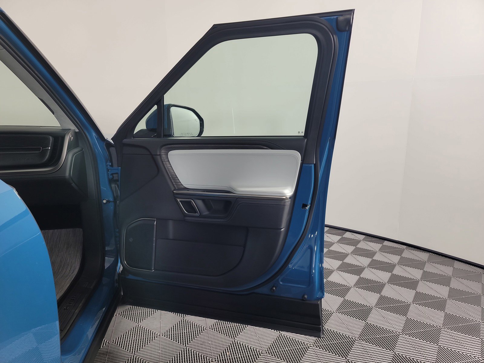 Used 2023 Rivian R1T Adventure image 19