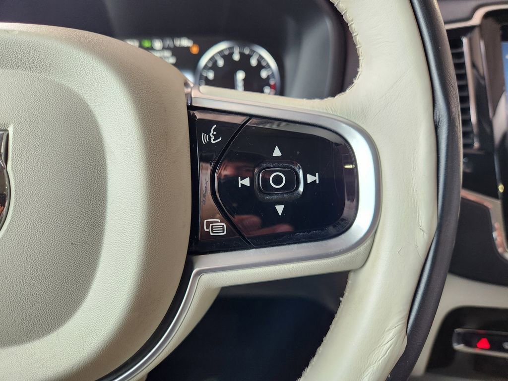 Used 2018 Volvo XC90 T6 Momentum w/ Convenience Package AWD/4WD image 30