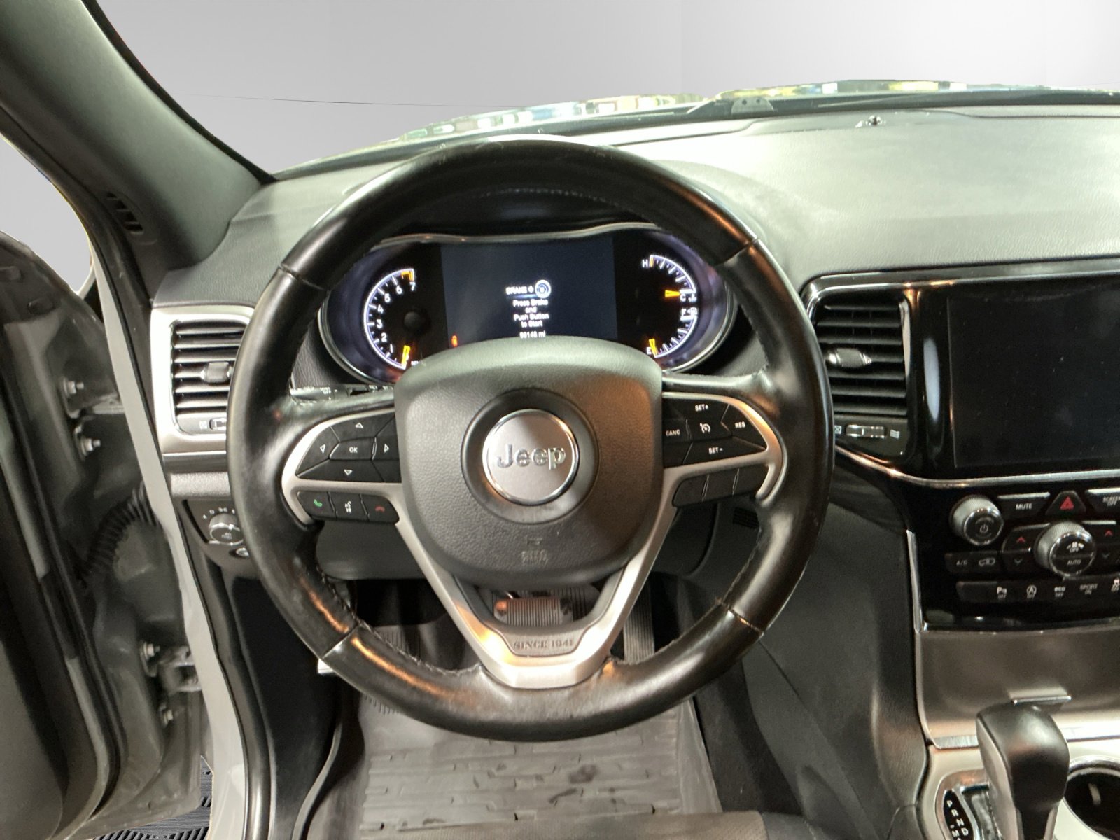Used 2020 Jeep Grand Cherokee Altitude image 12
