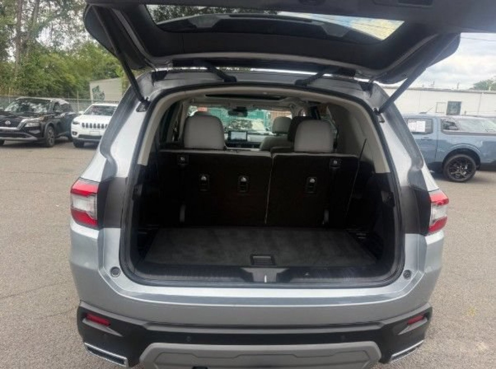 Used 2024 Honda Pilot Touring image 11