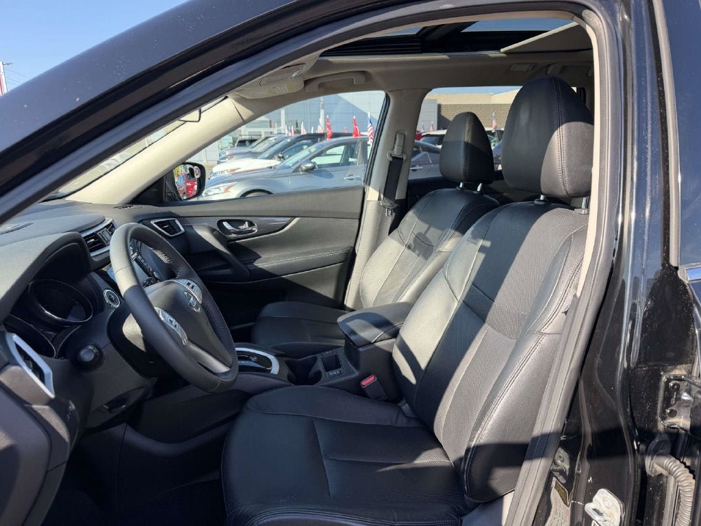 Used 2015 Nissan Rogue SL w/ SL Premium Package AWD/4WD image 14