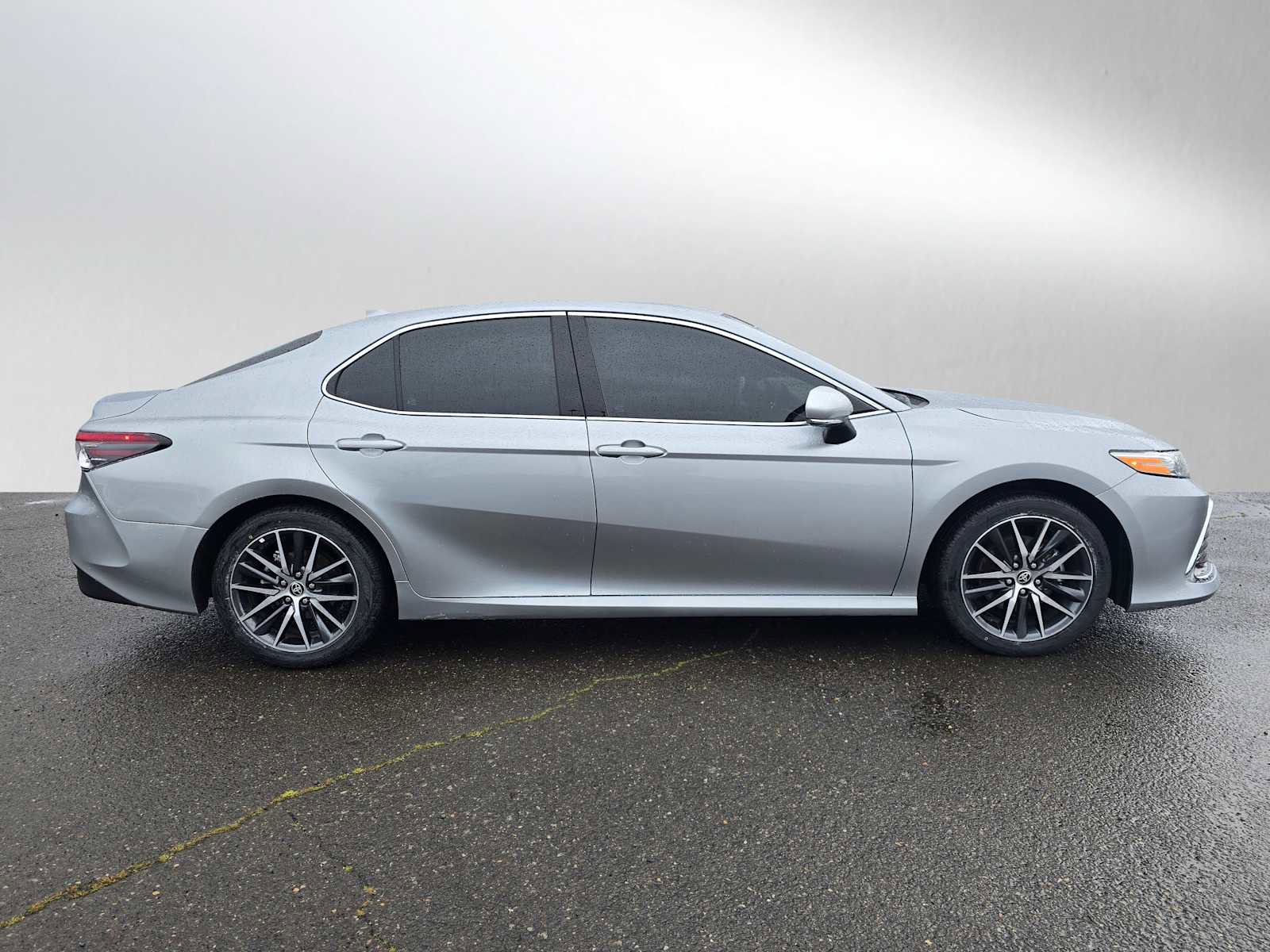 Used 2024 Toyota Camry XLE image 2