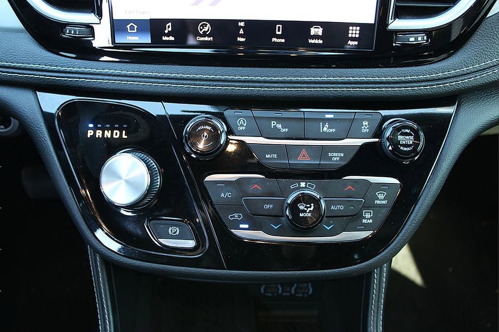 Used 2025 Chrysler Pacifica Limited image 15