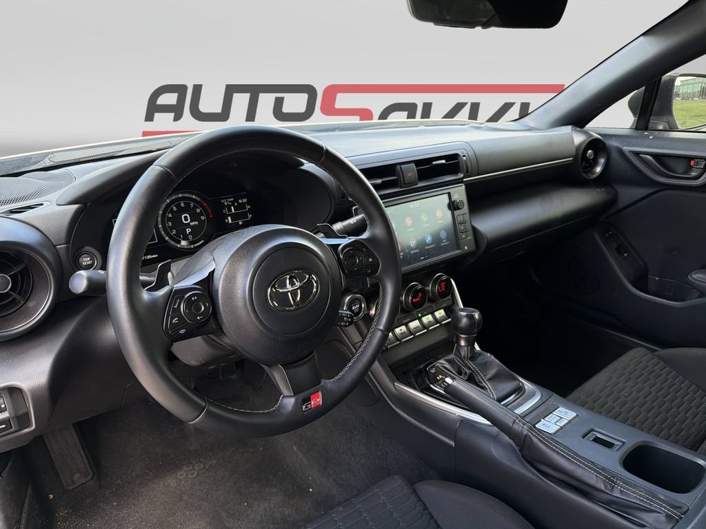 Used 2024 Toyota GR86 RWD image 6