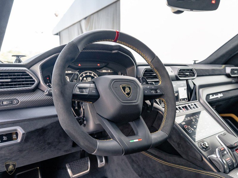 Used 2023 Lamborghini Urus Performante AWD/4WD image 25