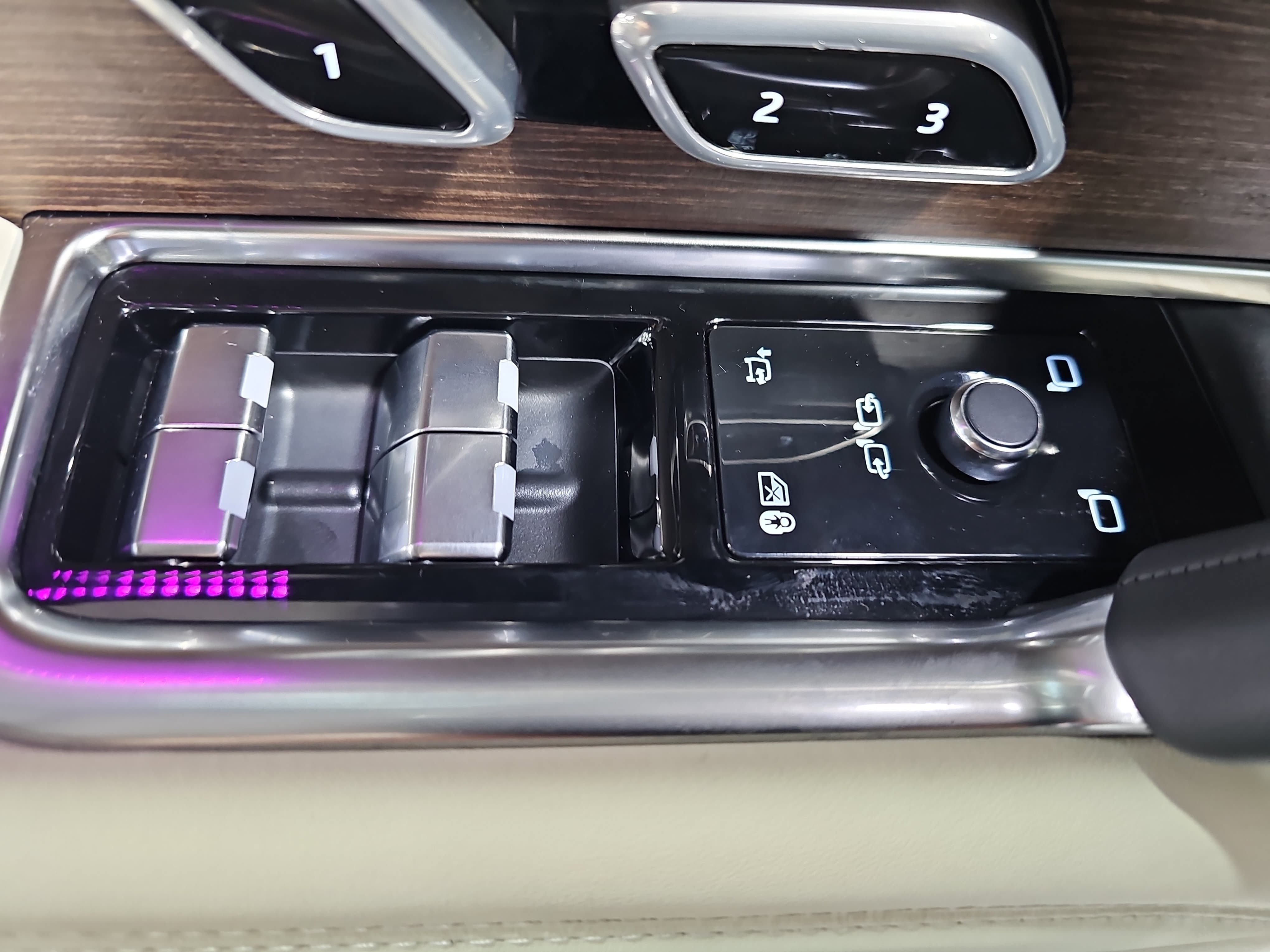 Used 2025 Land Rover Range Rover SE AWD/4WD image 30
