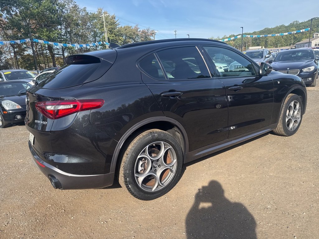 Used 2022 Alfa Romeo Stelvio Ti image 12
