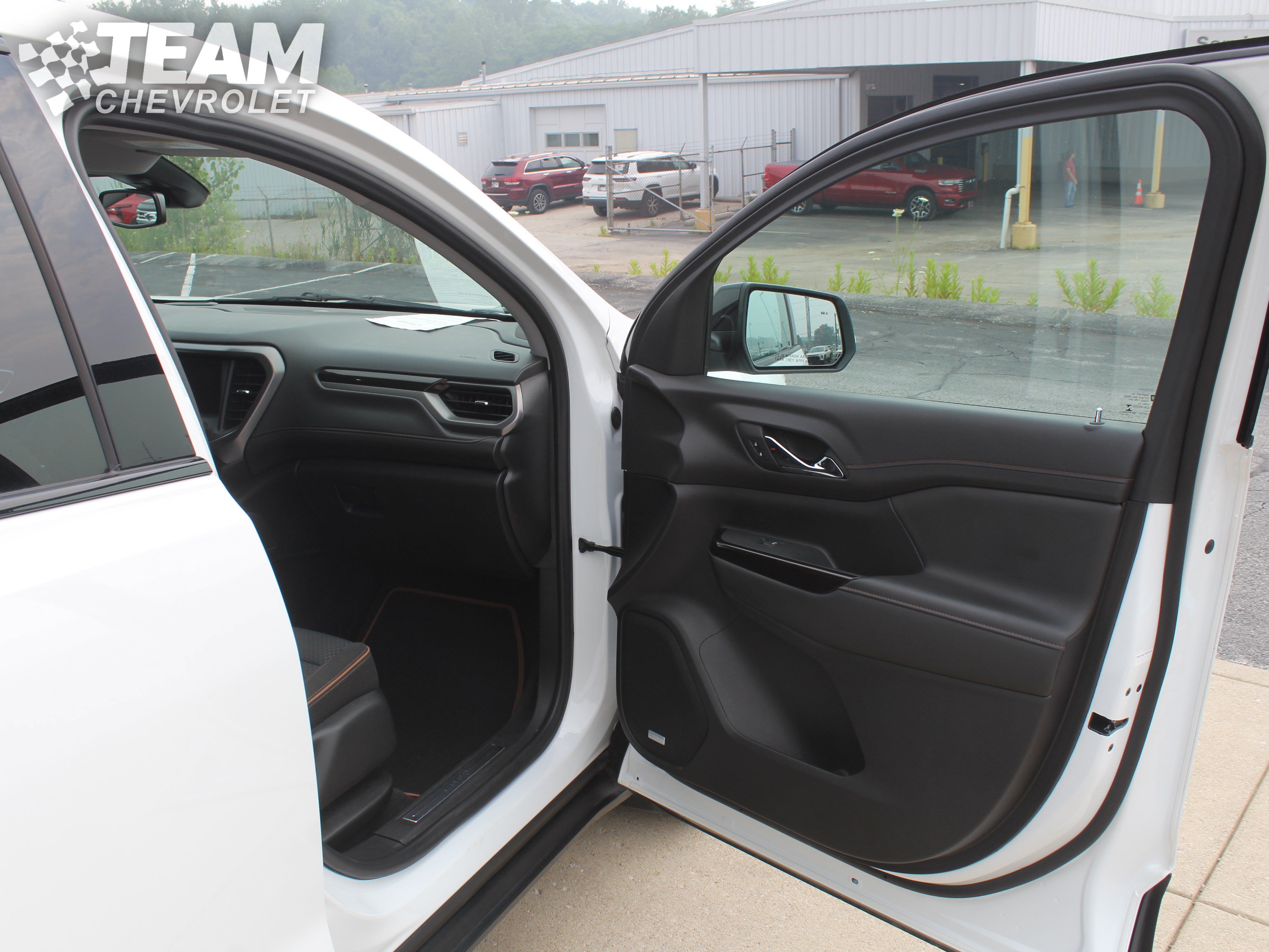 Used 2023 GMC Acadia AT4 AWD/4WD image 28