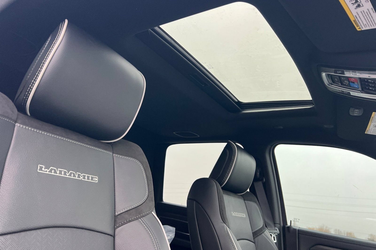 New 2026 RAM 2500 Laramie AWD/4WD image 13