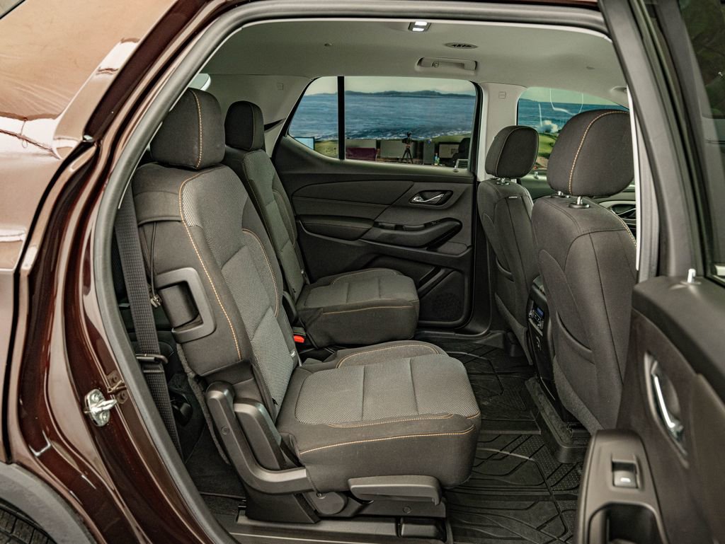 Used 2020 Chevrolet Traverse LT FWD image 32