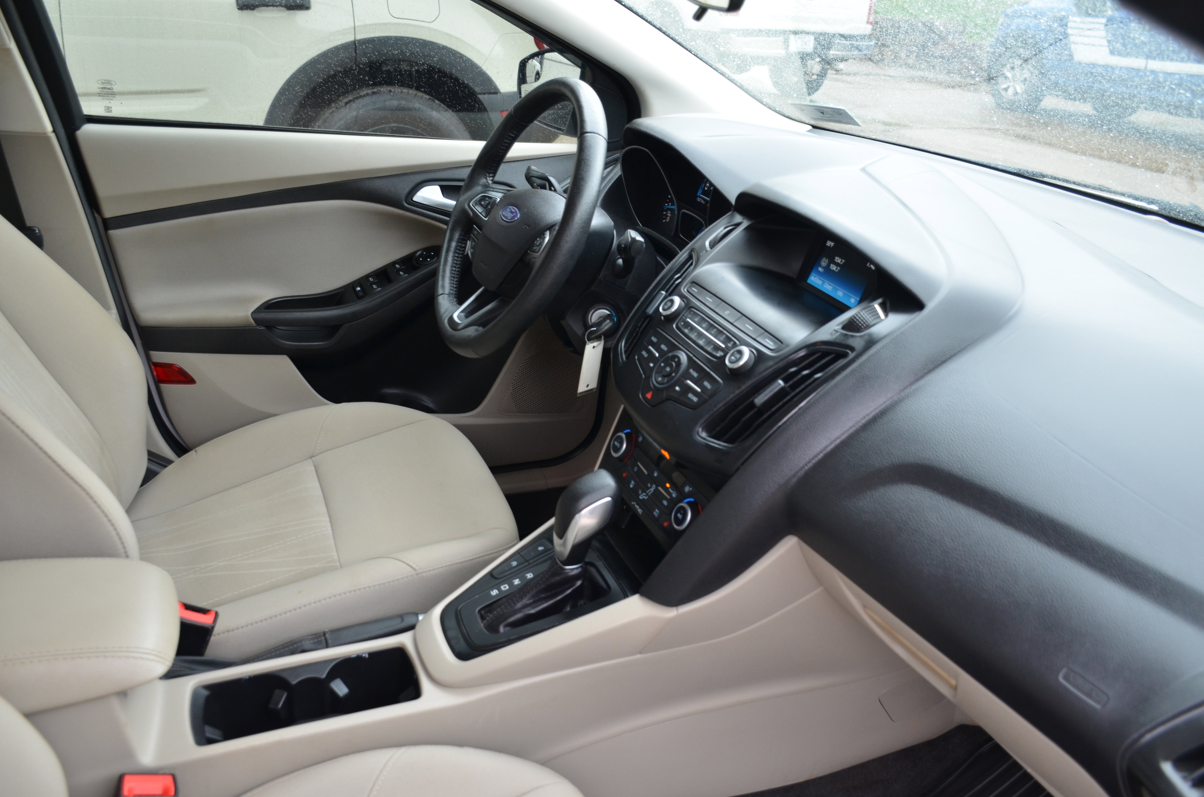 Used 2018 Ford Focus SE w/ SE Appearance Package image 24