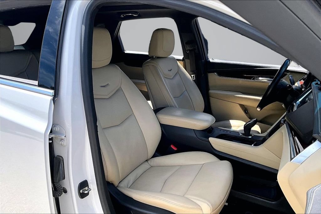 Used 2018 Cadillac XT5 Luxury w/ Driver Awareness Package AWD/4WD image 29