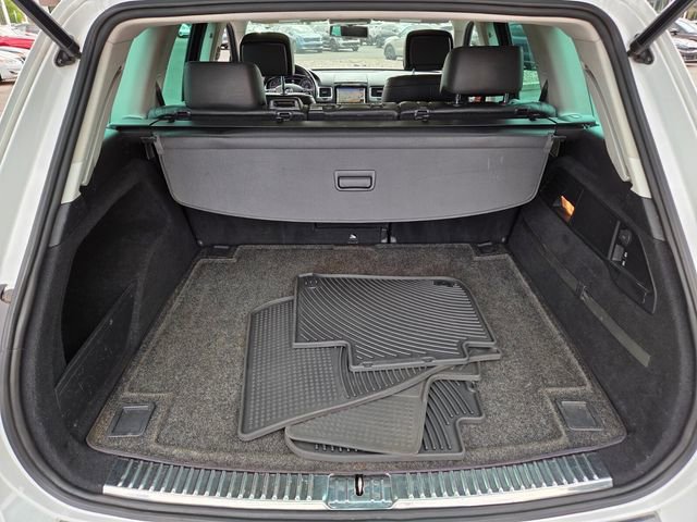 Used 2013 Volkswagen Touareg TDI image 14