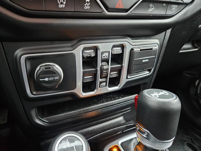 Used 2018 Jeep Wrangler Unlimited Sahara image 24