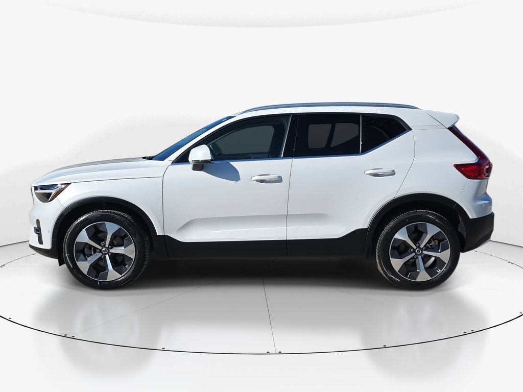 Used 2023 Volvo XC40 B5 Plus w/ Driver Assist Package image 8