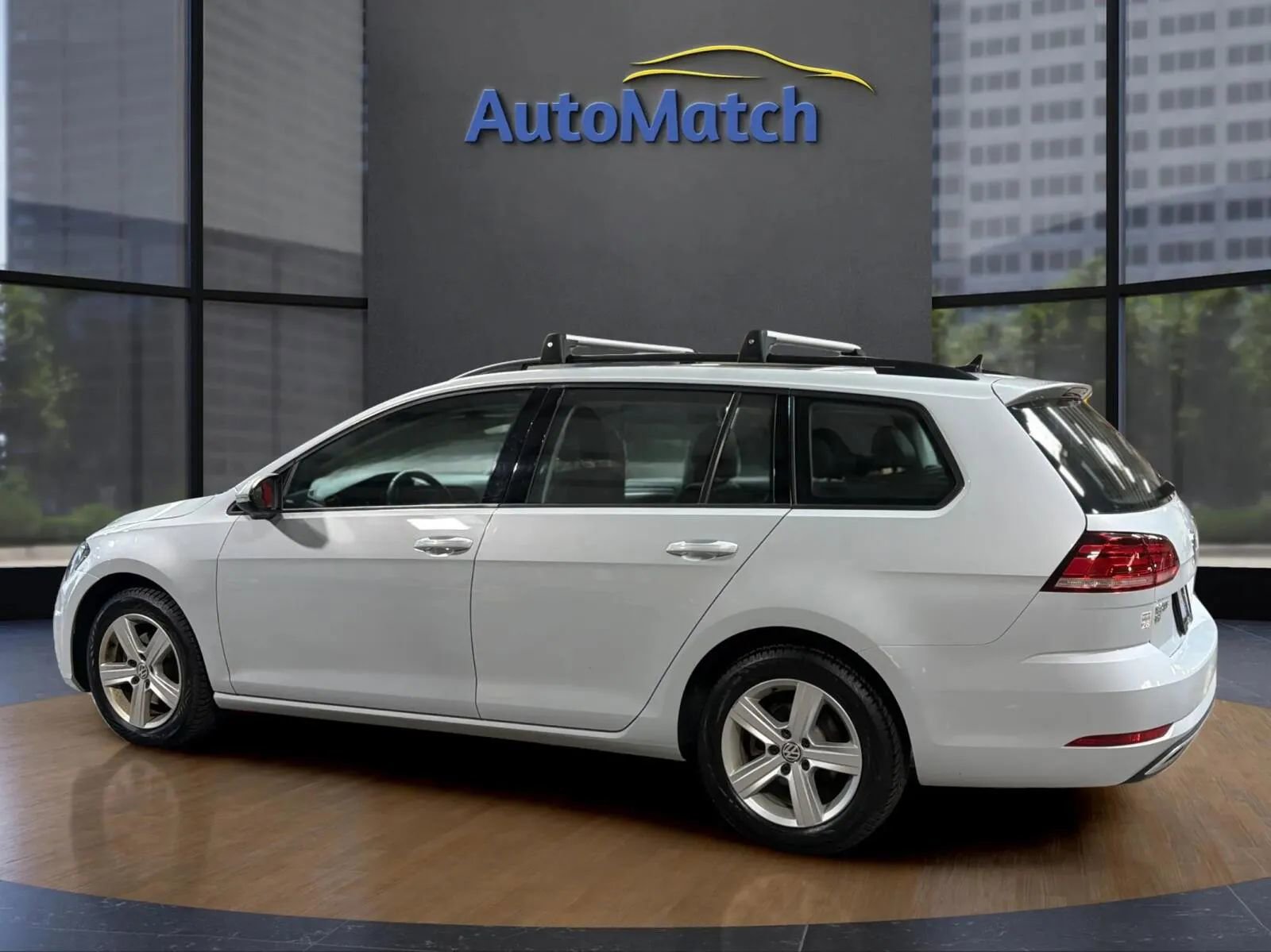 Used 2018 Volkswagen Golf SE image 7