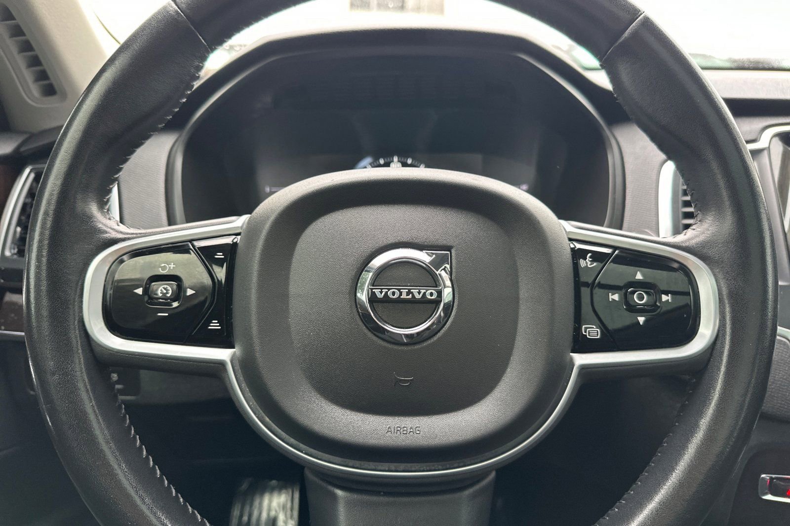 Used 2019 Volvo XC90 T5 Momentum image 24