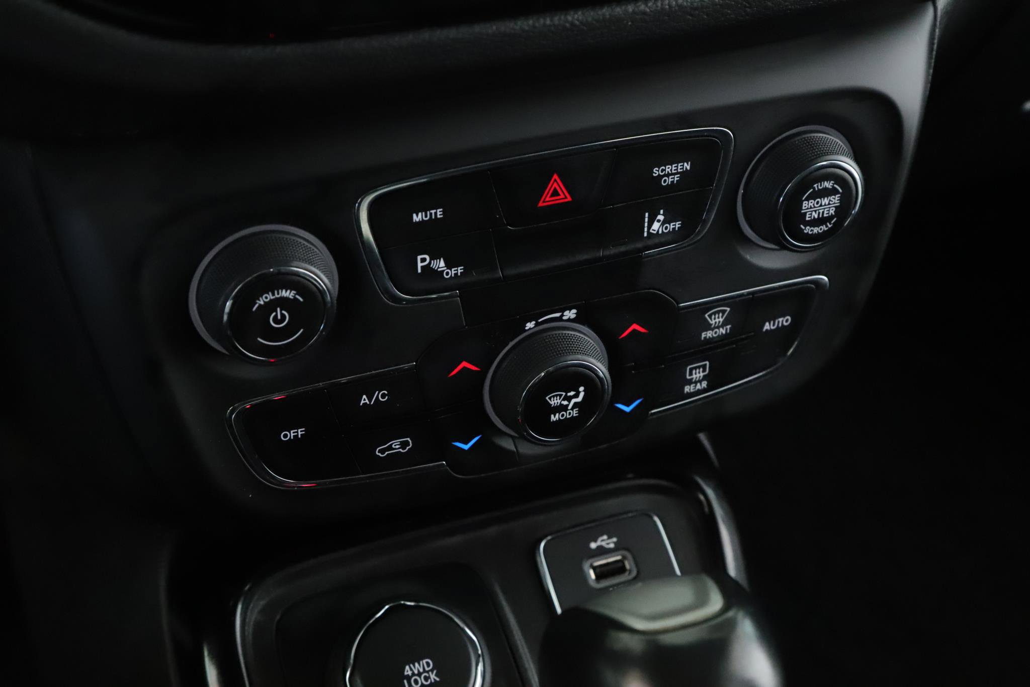 Used 2018 Jeep Compass Limited w/ Navigation Group image 14