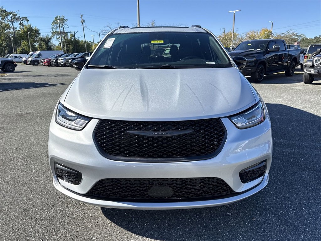 New 2026 Chrysler Pacifica Limited w/ S Appearance Package image 8