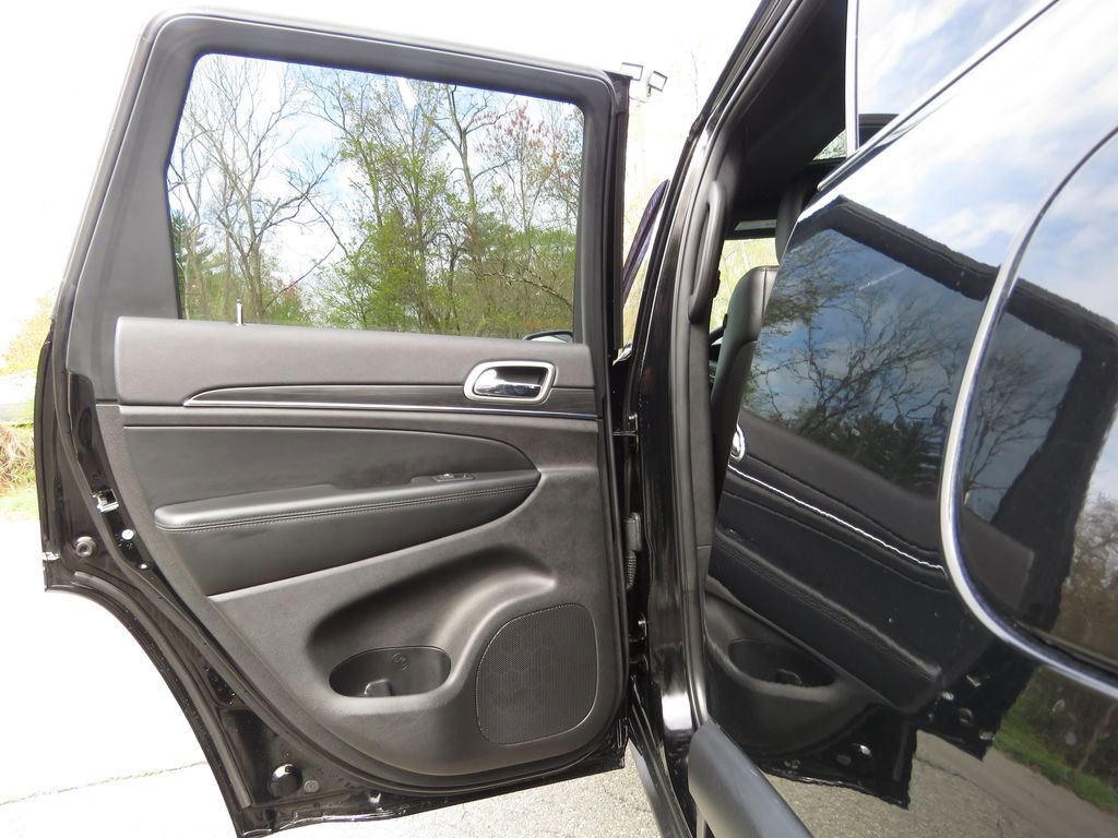 Used 2019 Jeep Grand Cherokee Limited AWD/4WD image 19